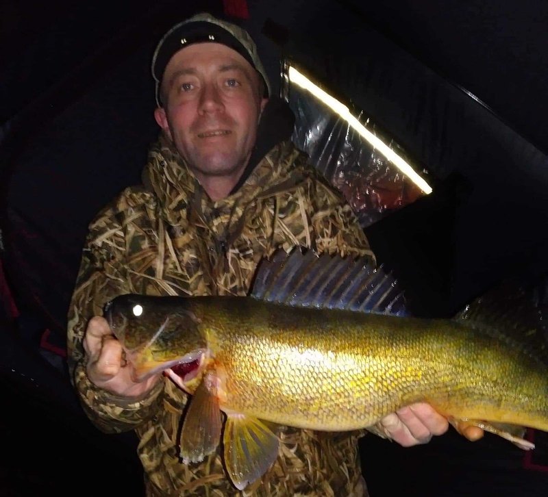 Chillin' by the Canadian Ice: A Thrilling Ice Fishing Adventure Online